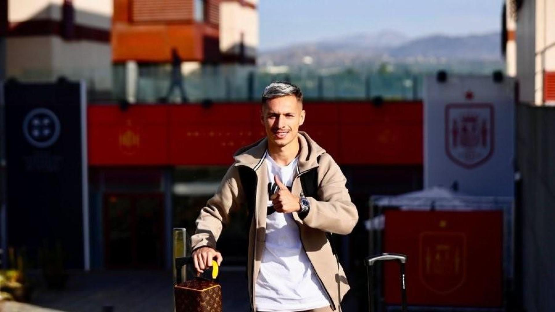 Bryan Zaragoza, a su llegada a la concentración con la selección española