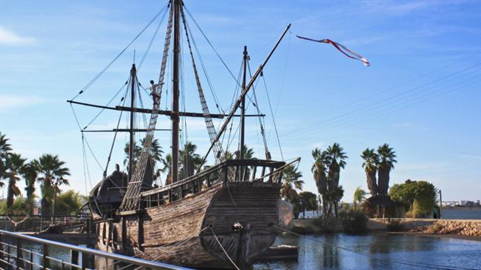 El 12 de octubre conmemora el descubrimiento de América por Cristóbal Colón. En la imagen, una reproducción de una de sus carabelas, La Pinta, en La Rábida (Huelva).