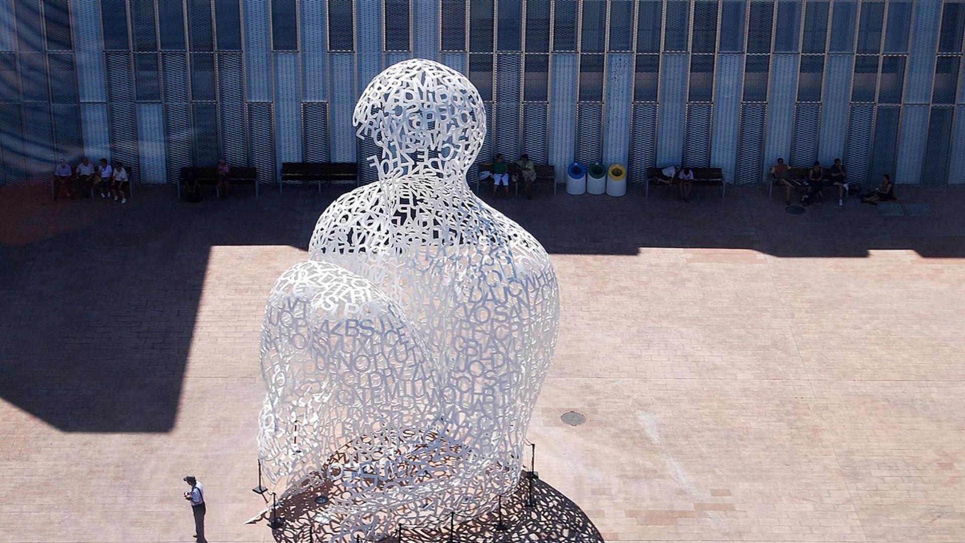 El alma del Ebro, obra de Jaume Plensa. Está formada por un conglomerado de letras de acero. Se encuentra frente al Palacio de Congresos de Zaragoza