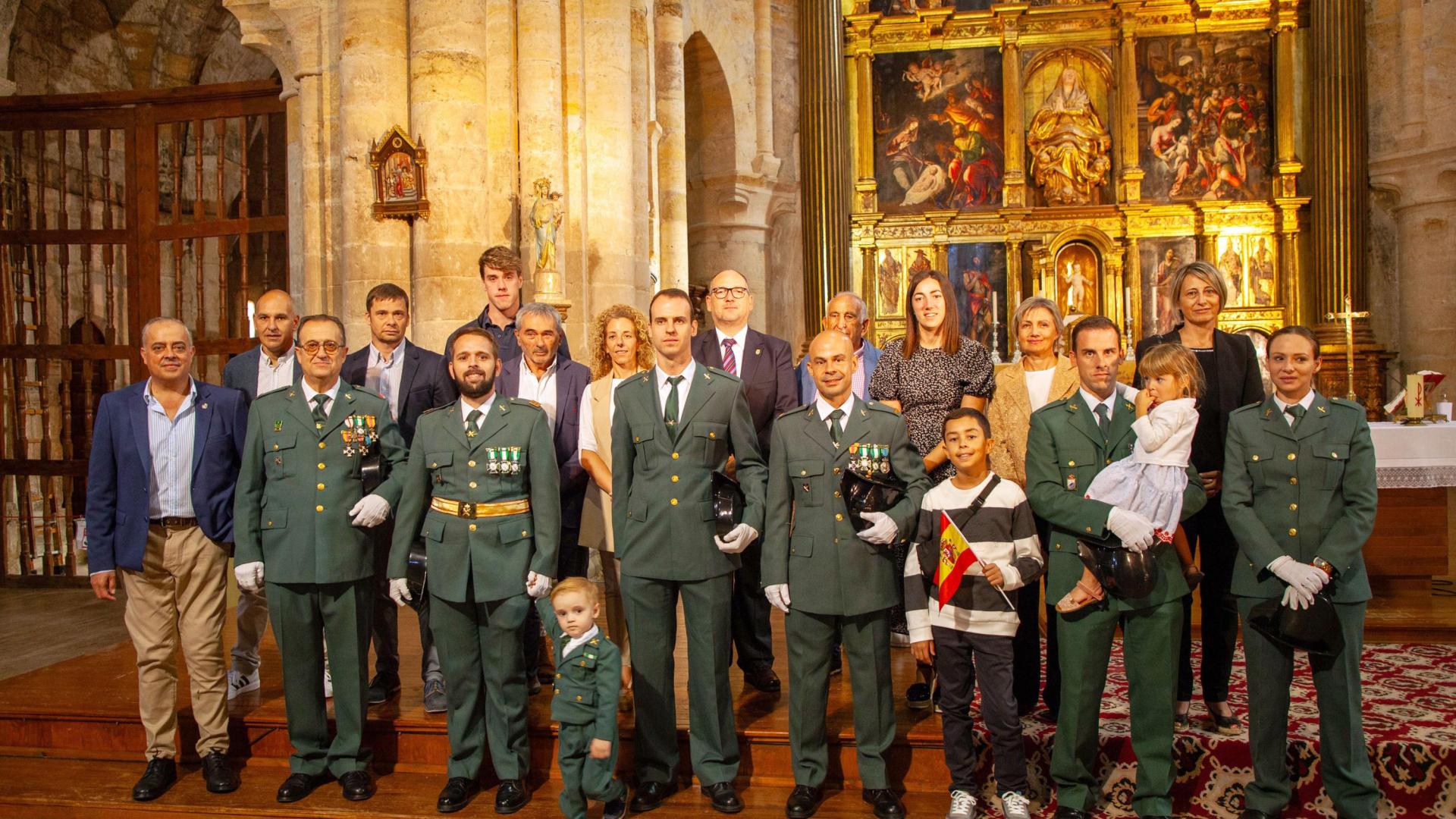 FITERO La iglesia parroquial del Monasterio Santa María La Real de Fitero acogió ayer la eucaristía con la que dieron comienzo los actos de celebración de la fiesta de la Guardia Civil de la localidad en honor a su patrona la Virgen del Pilar.