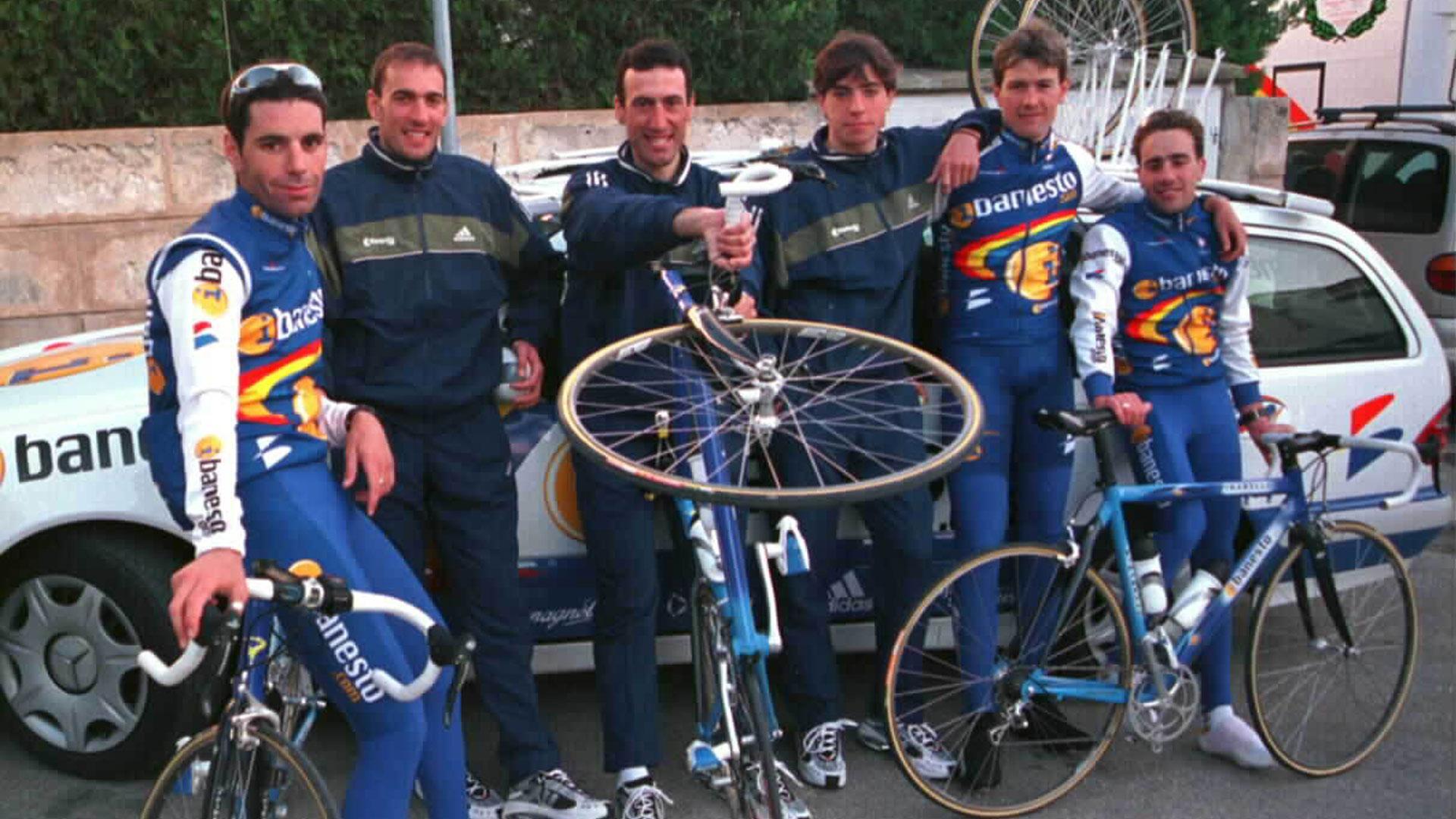2001-02. MEDIA DOCENA DE NAVARROS. Vila, Arrieta, Chente, Zandio, Latasa y Koldo Gil, en Mallorca