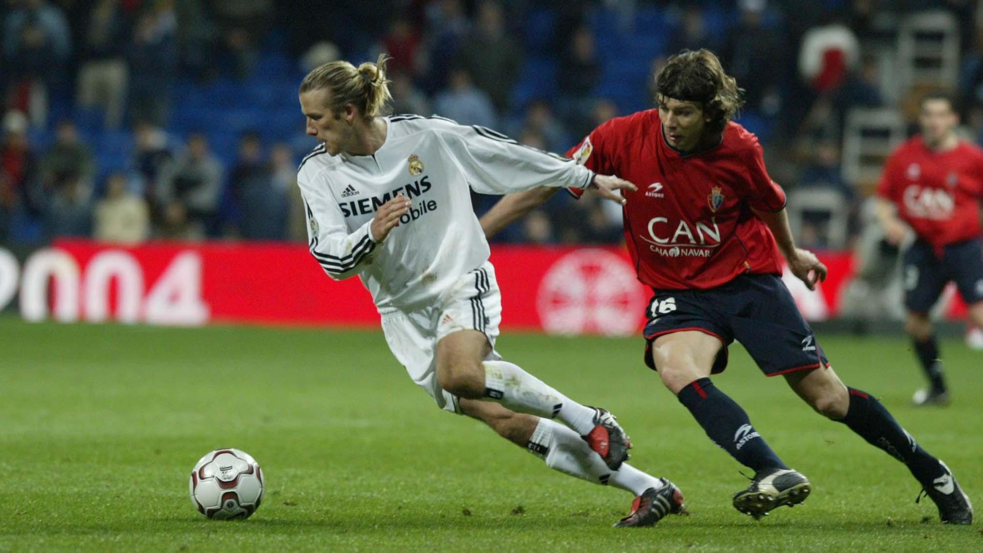 Pablo García presiona a Beckham aquel 11 de abril de 2004.