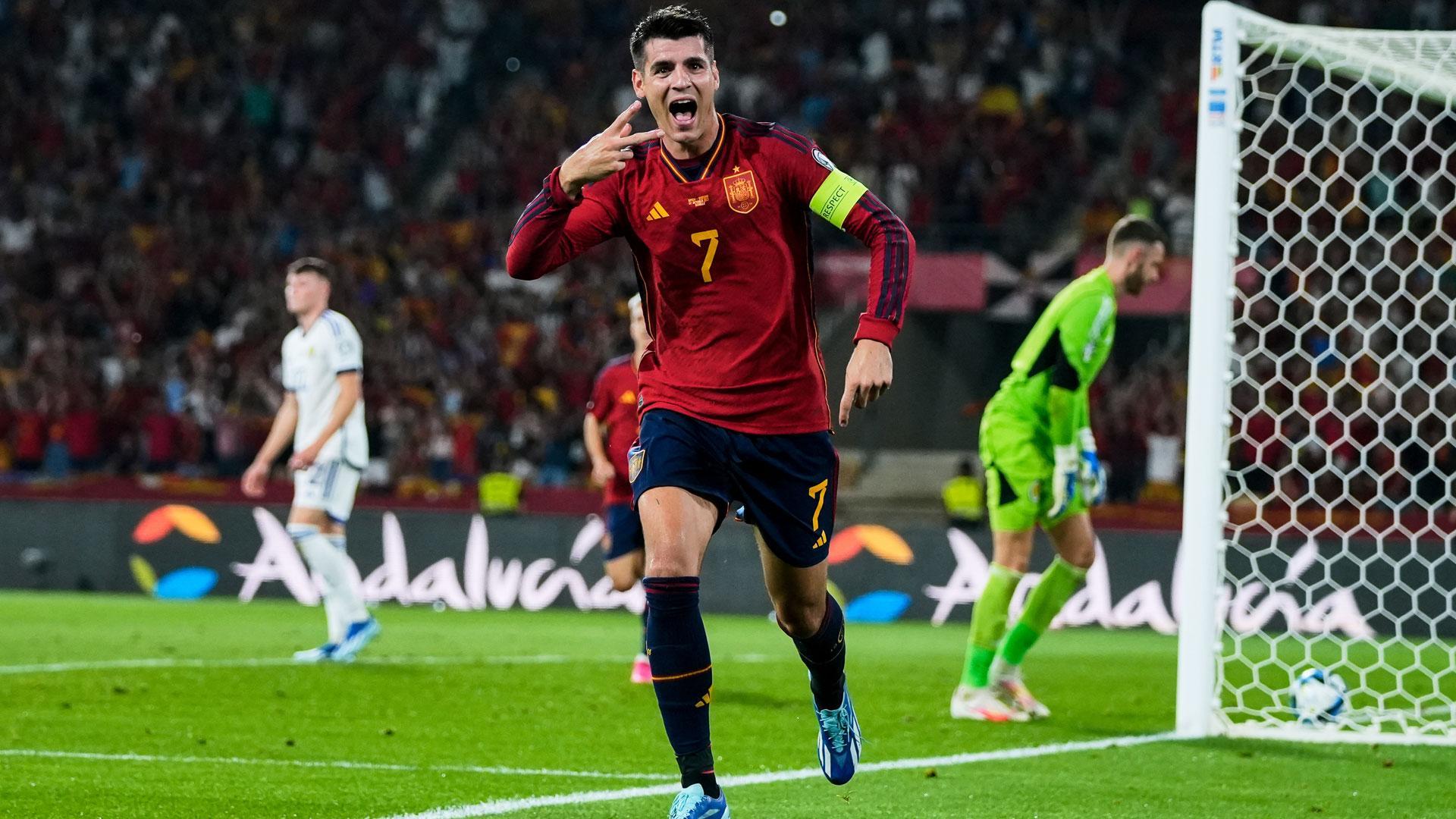 El delantero de la selección española Álvaro Morata celebra su gol en el partido de clasificación para la Eurocopa 2024 que ha enfrentado a España y Escocia