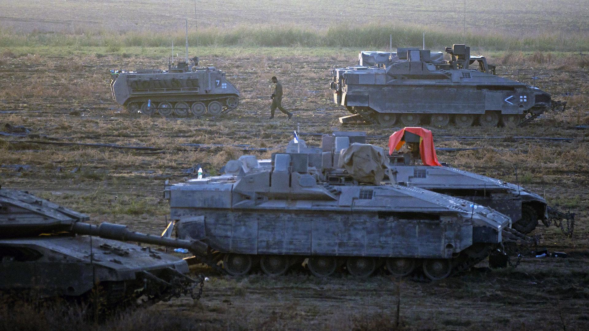 Tanques israelíes, en la frontera con Gaza