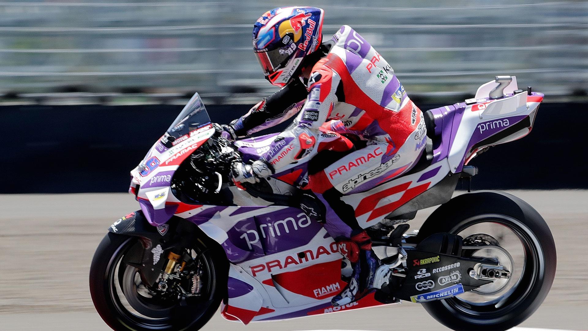 El piloto español de MotoGP Jorge Martín (Prima Pramac Racing), en acción durante la sesión de calificación del Gran Premio de Indonesia