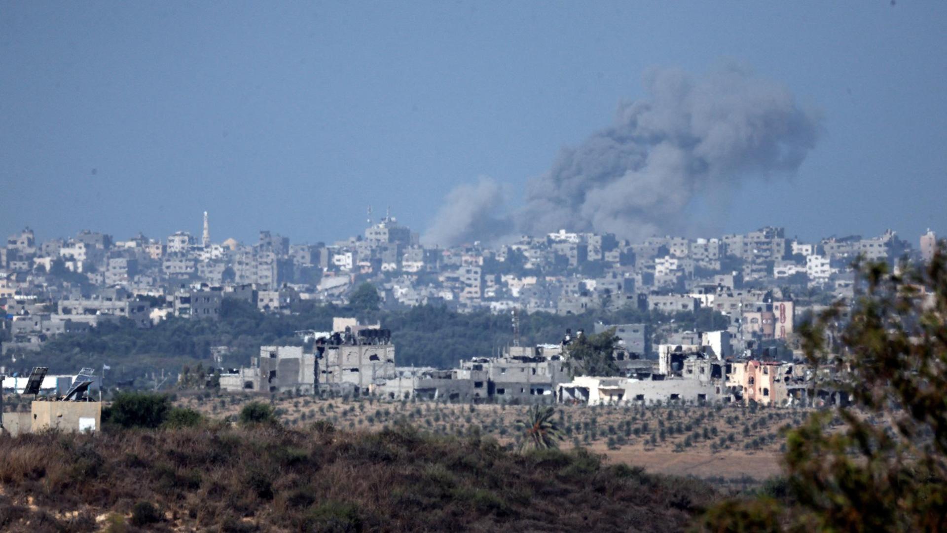 Humo tras los ataques sobre Gaza