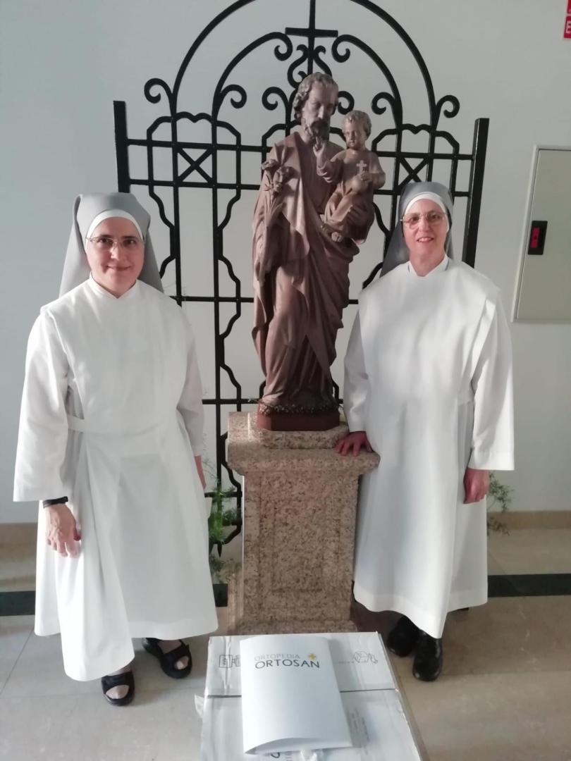 Sor Eva y Sor Cristina, de Hermanitas de los Pobres.