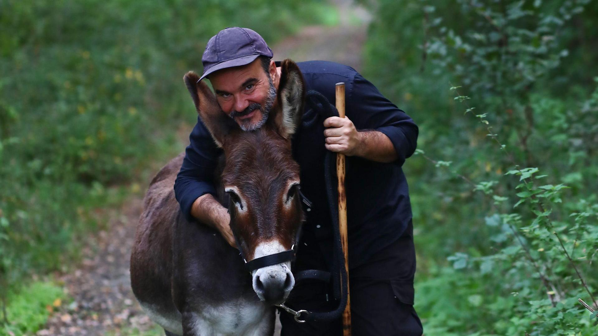 Oskar Alegria y el burro Paolo, protagonistas de 'Zinzindurrunkarratz'