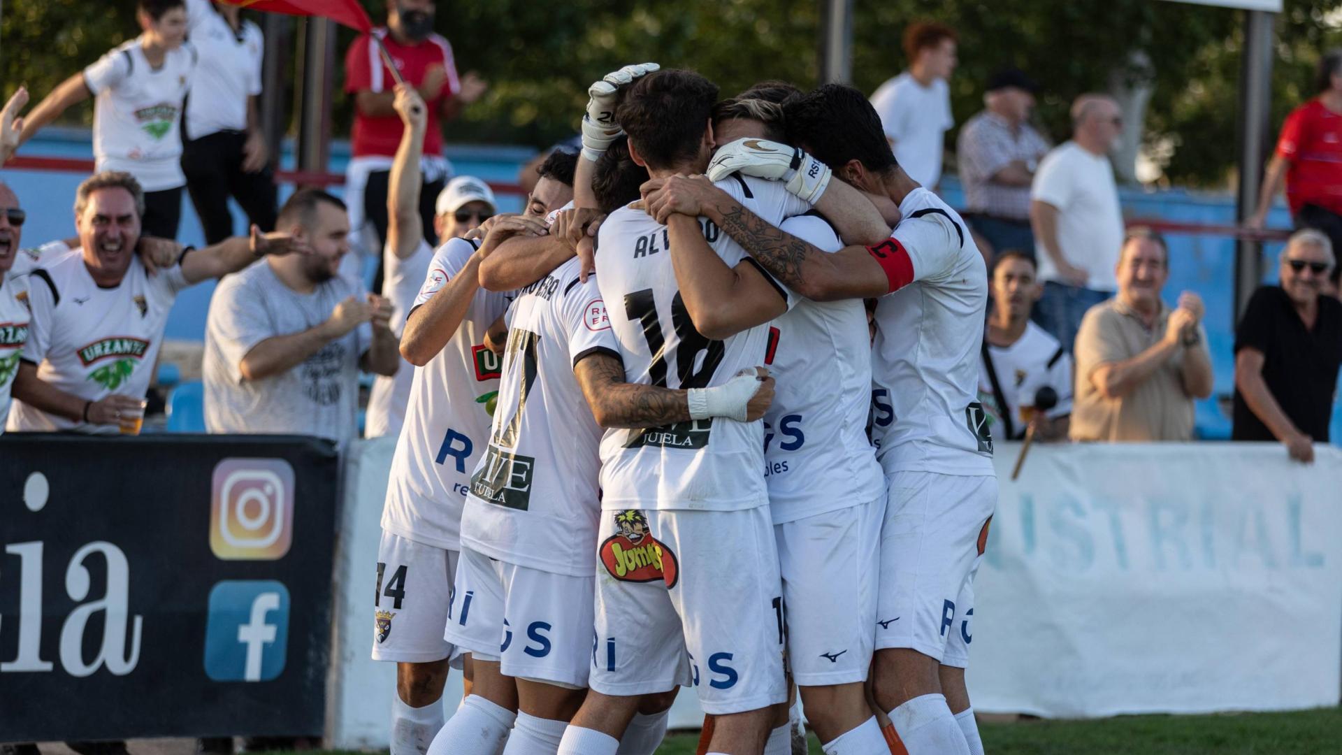 Los jugadores del Tudelano celebran uno de los goles que han marcado en este arranque de temporada