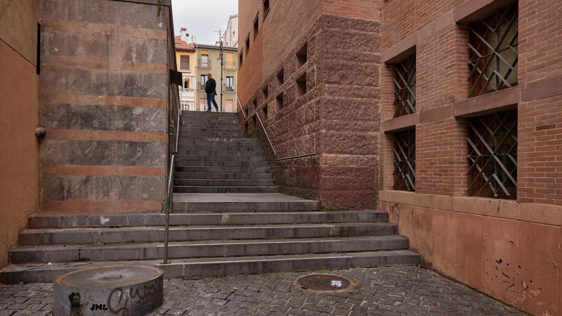 Las escaleras entre Calderería y Compañía son un escollo