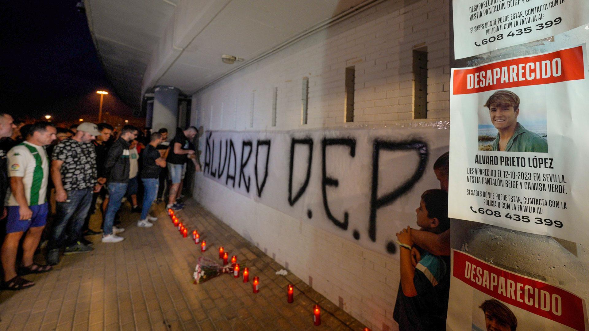 Homenaje en el estadio de El Arcangel para Álvaro Prieto el joven futbolista del Córdoba de categoría juvenil hallado muerto entre dos trenes en Sevilla