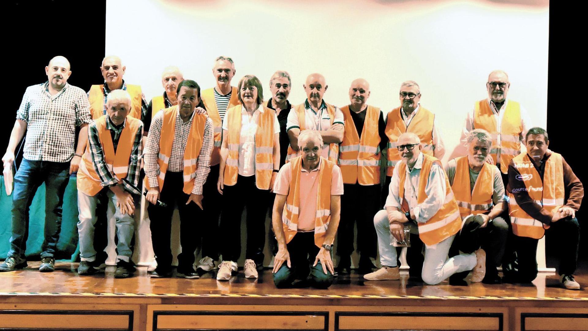 Parte del grupo de voluntariado urbano en el acto celebrado en la casa de cultura de Tafalla