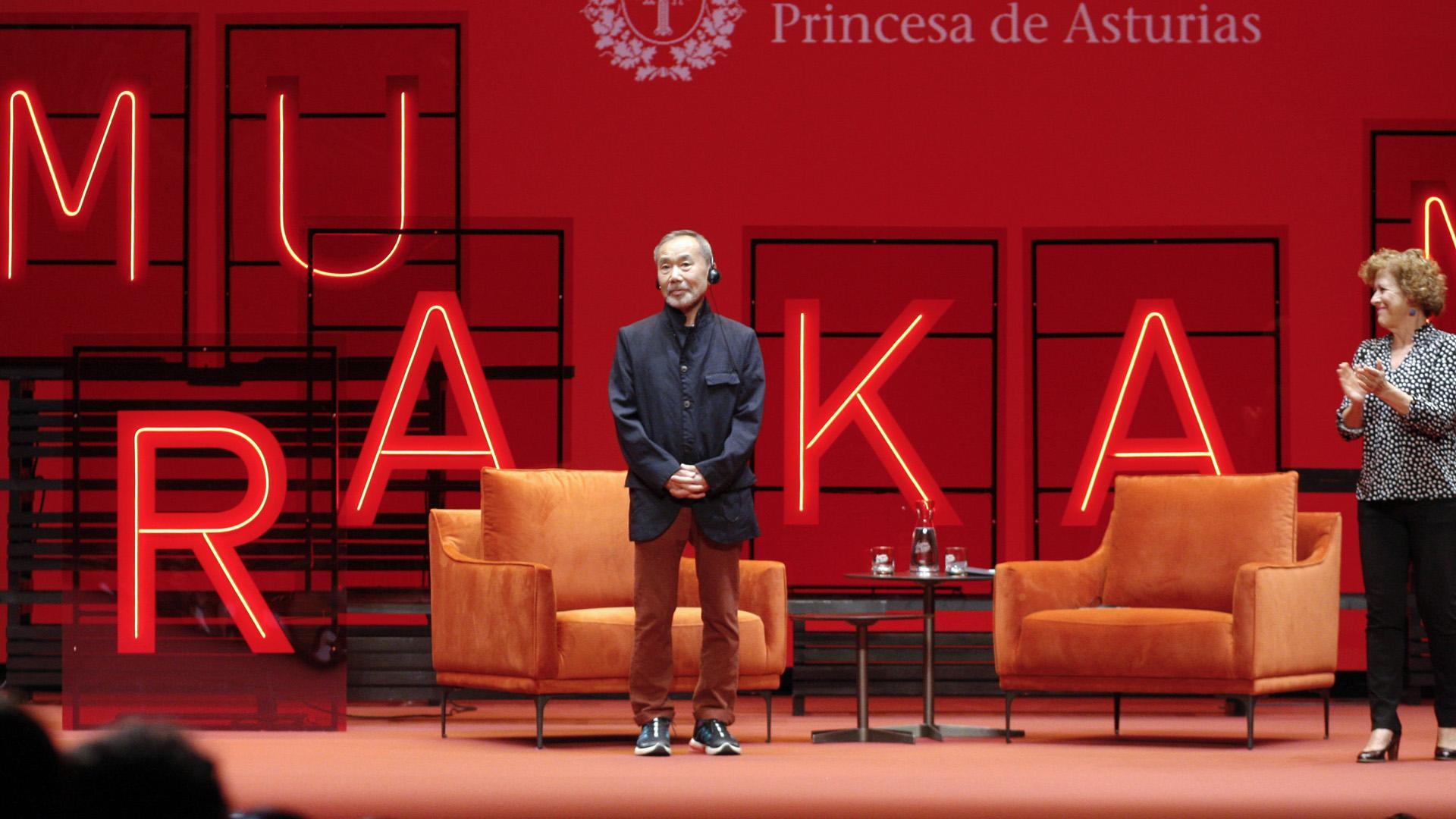 El escritor japonés Haruki Murakami, durante su encuentro con jóvenes asturianos