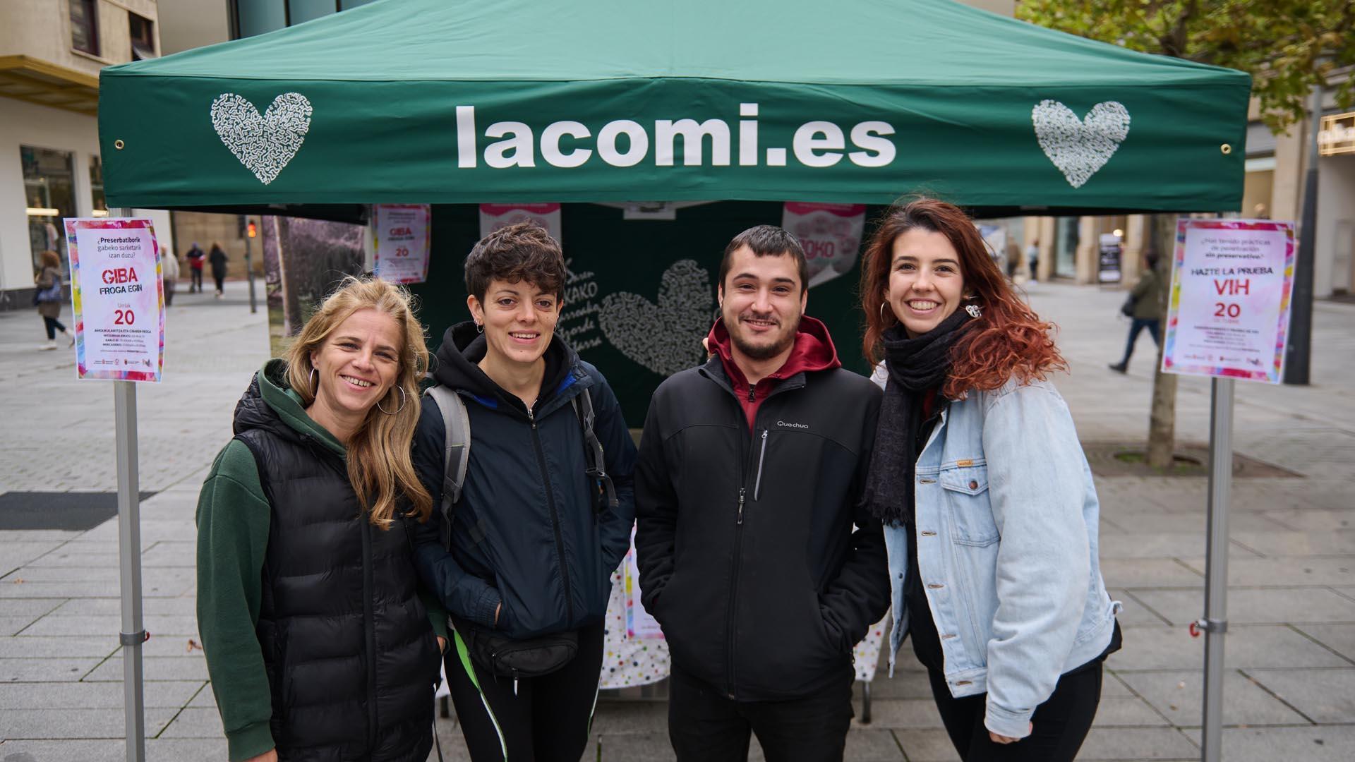 Izaskun Arano, Paula Pásaro, Carlos González y Marina Parras, de la Comisión Anti-Sida