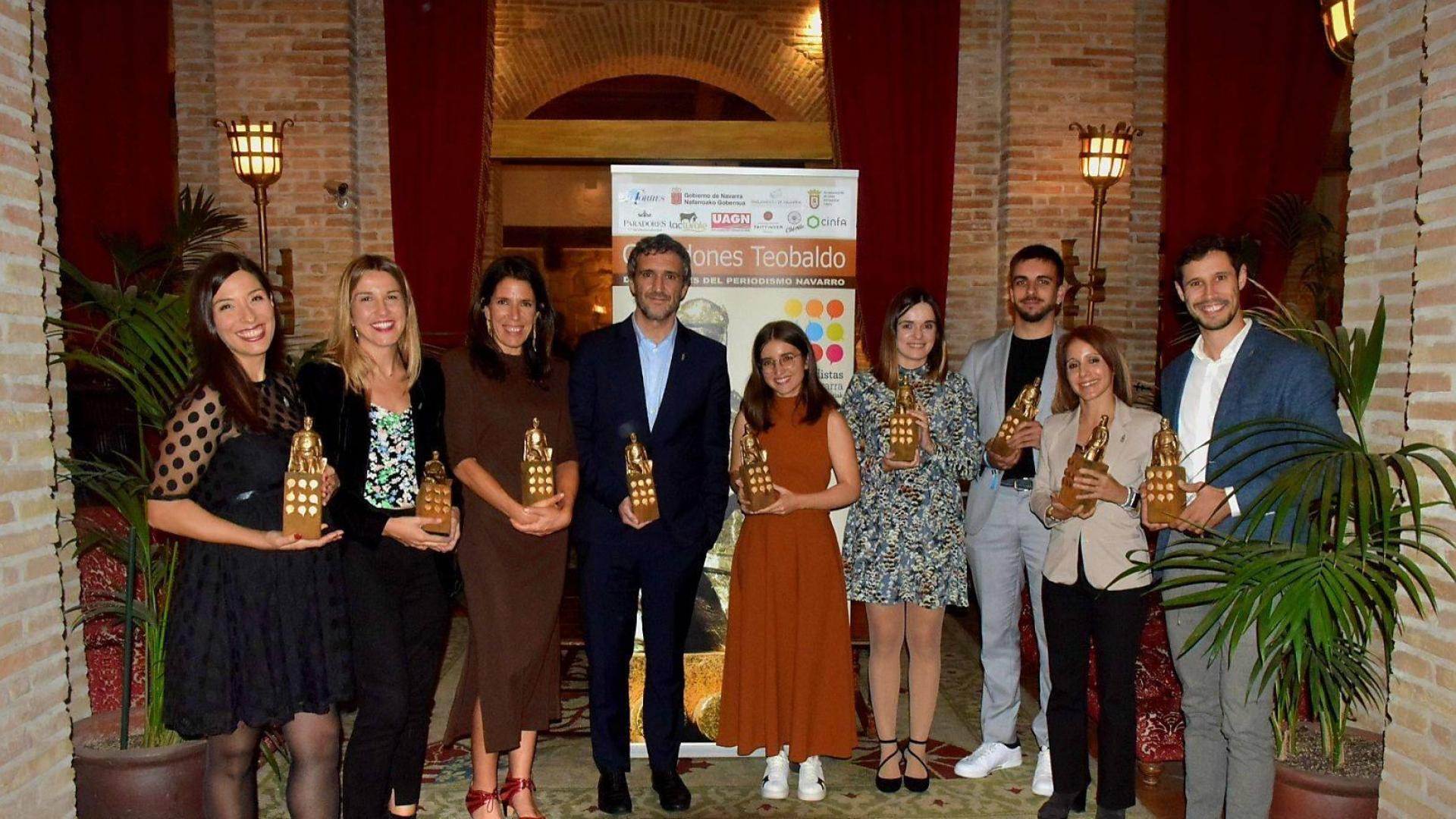 Los premiados: Carolina Calvo, Lara Villanueva, María Avizanda, Fernando Belzunce, Miriam Huárriz, Iranzu Larrasoaña, Asier Aldea, Diana de Miguel y Pablo Lasaosa. Falta Salva Arellano.