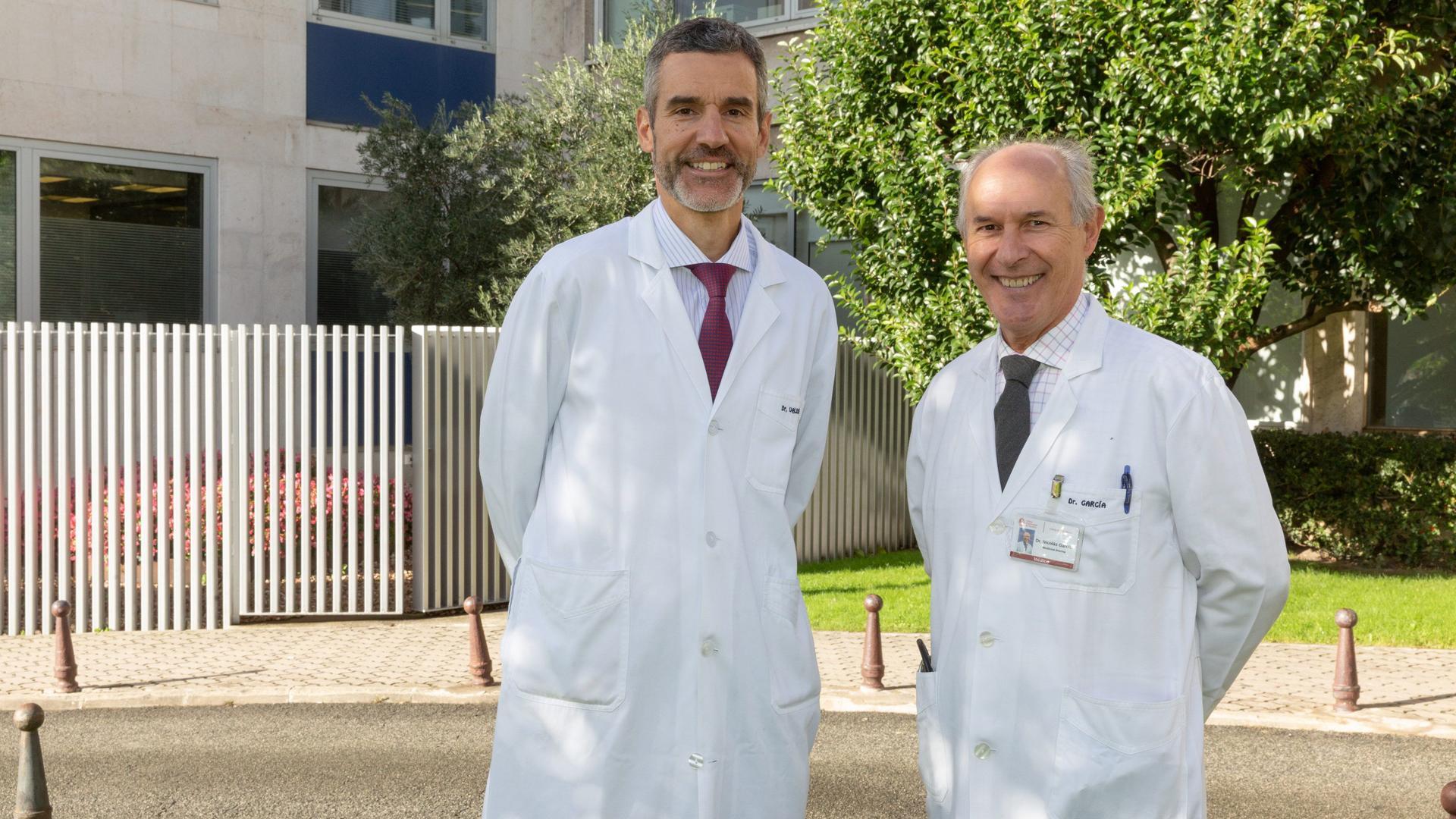Dr. Víctor Valentí (izquierda), director médico-asistencial de la Clínica Universidad de Navarra en Pamplona, y Dr. Nicolás García, director médico de la Clínica Universidad de Navarra.