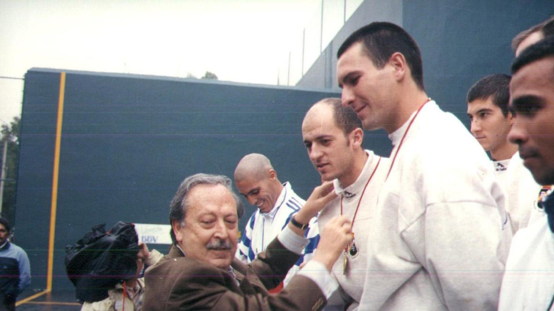 Kiko Casado y Raúl Oroz reciben sus medallas de oro en paleta cuero