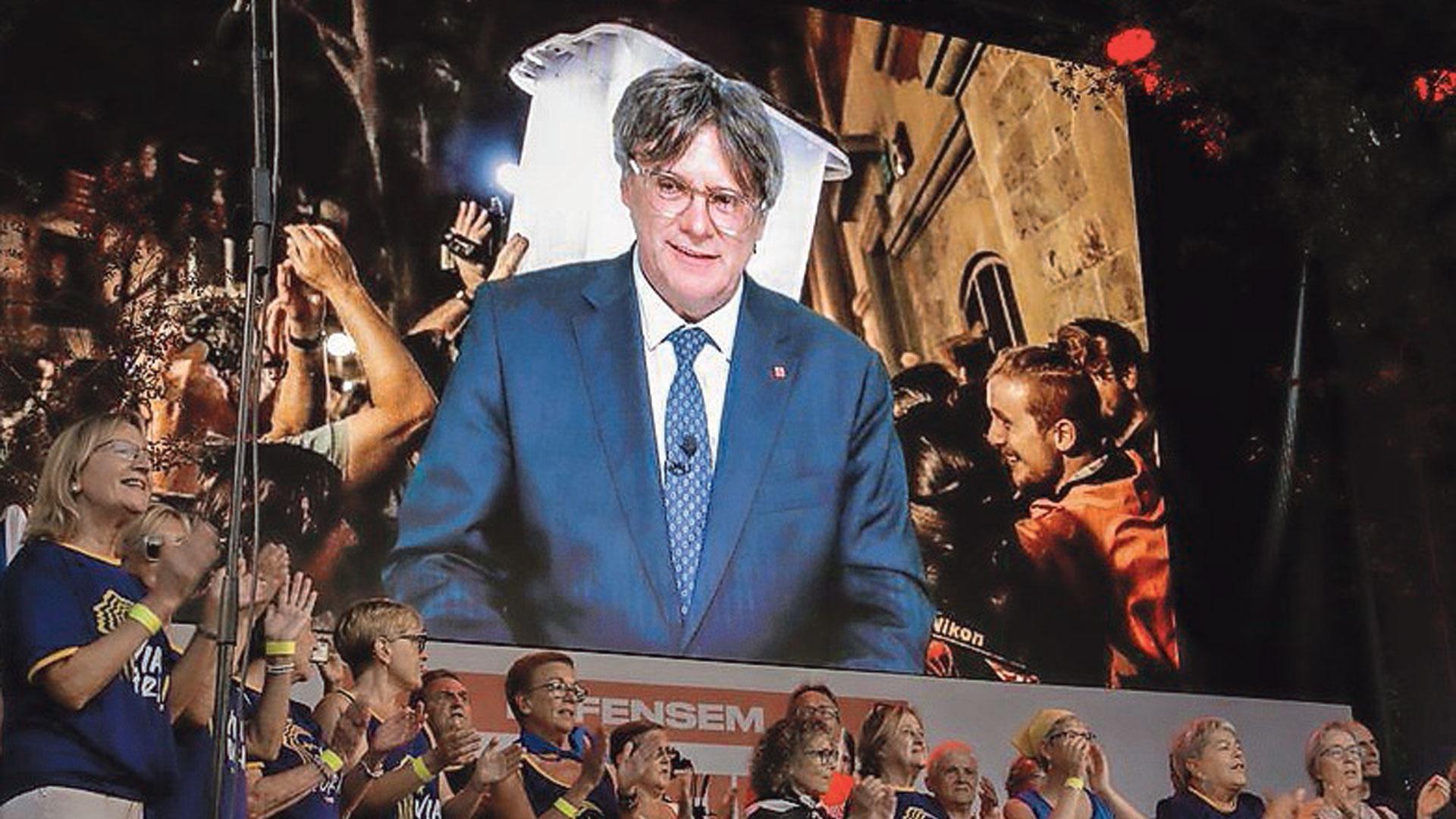 Puigdemont asiste por videoconferencia al acto central del 1-O