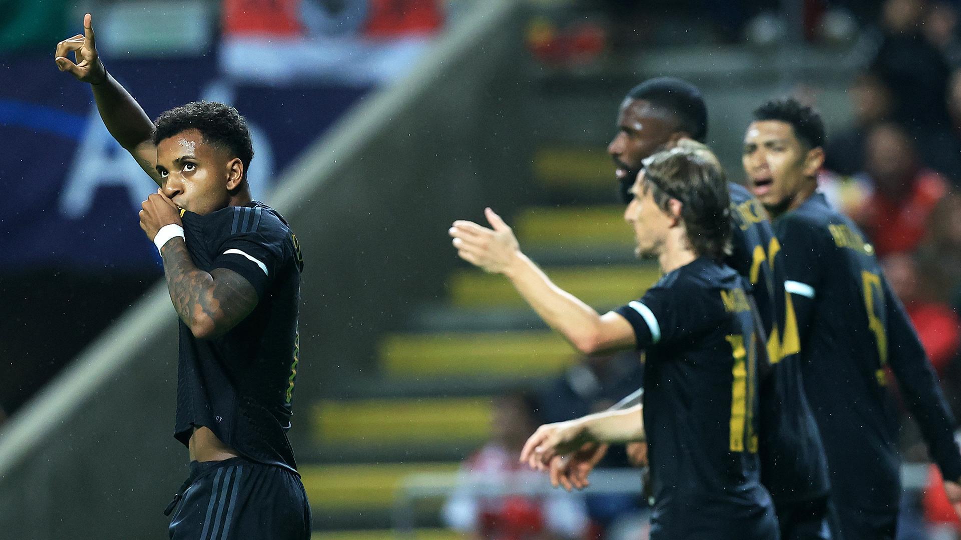 Rodrygo Goes (izda.) celebra su tanto en Braga en el choque de la Liga de Campeones que los de Ancelotti ganaron por 1-2
