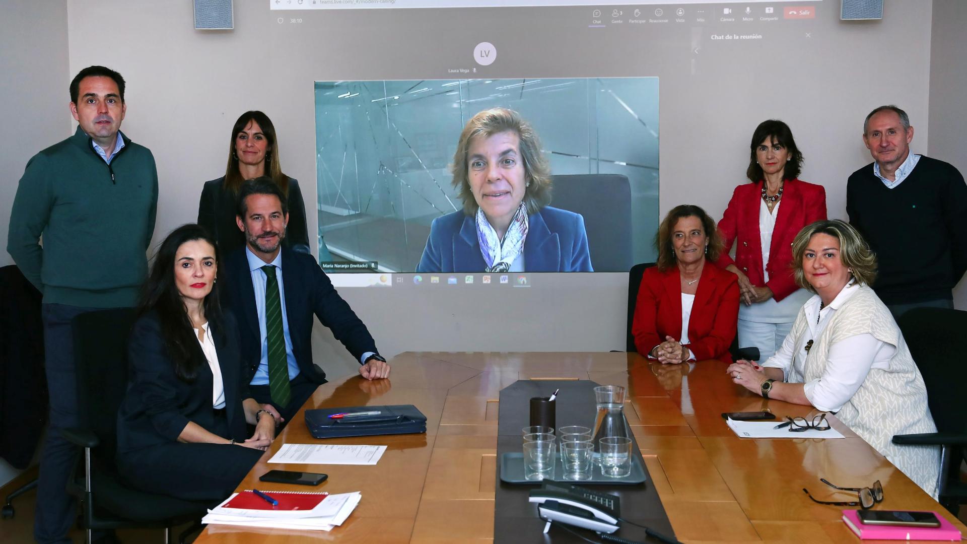 JOSE CARLOS CORDOVILLA 

*P:  
*L: CORDOVILLA
*T: REUNION JURADO PREMIOS ADN.
