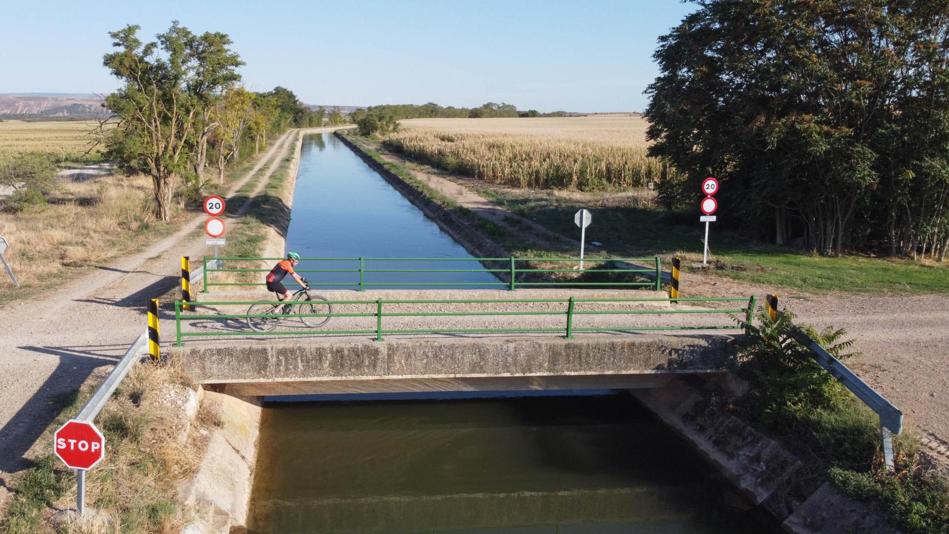 A: BLANCA ALDANONDO
F: 21/09/2022
P:
L: TUDELA
T: EL CANAL DE LODOSA A SU PASO POR EL TERMINO DE MONTES DE CIERZO DE TUDELA