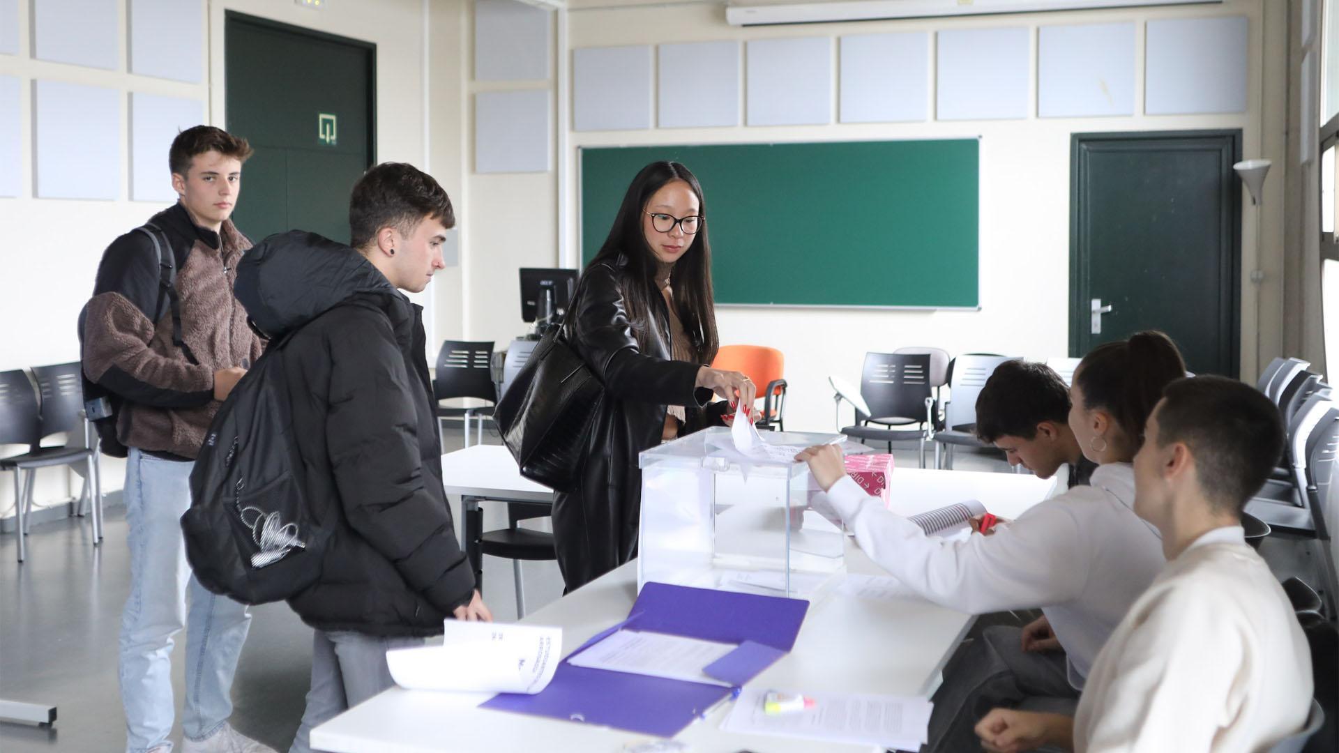 Una imagen de la votación para el Claustro captada en el Aulario del campus de Arrosadia de la UPNA