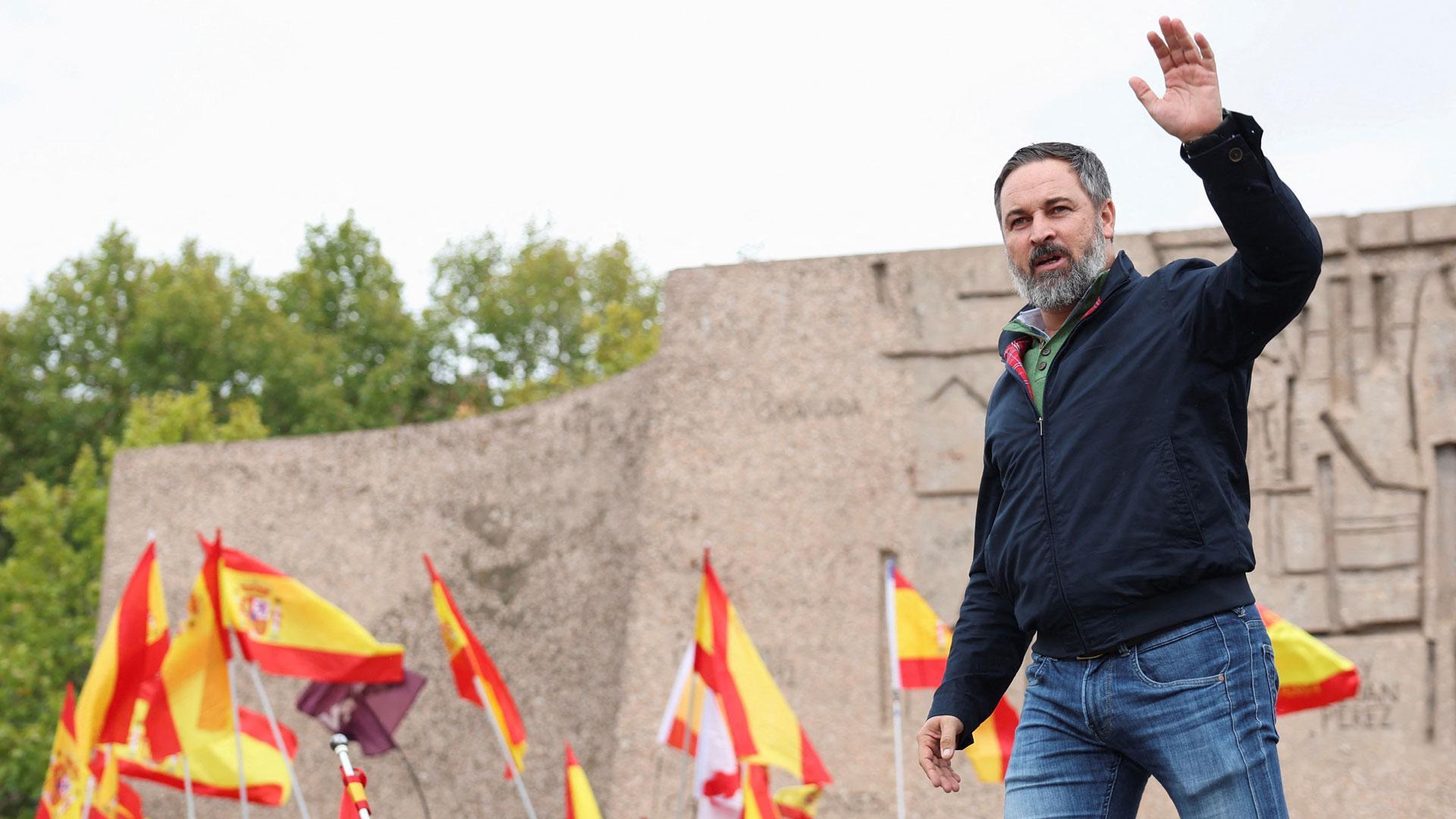 El líder de VOX, Sangiago Abascal, en la manifestación contra la amnistía y las negociaciones convocada este domingo por la Fundación Para la Defensa de la Nación Española (DENAES), en la Plaza de Colón en Madrid