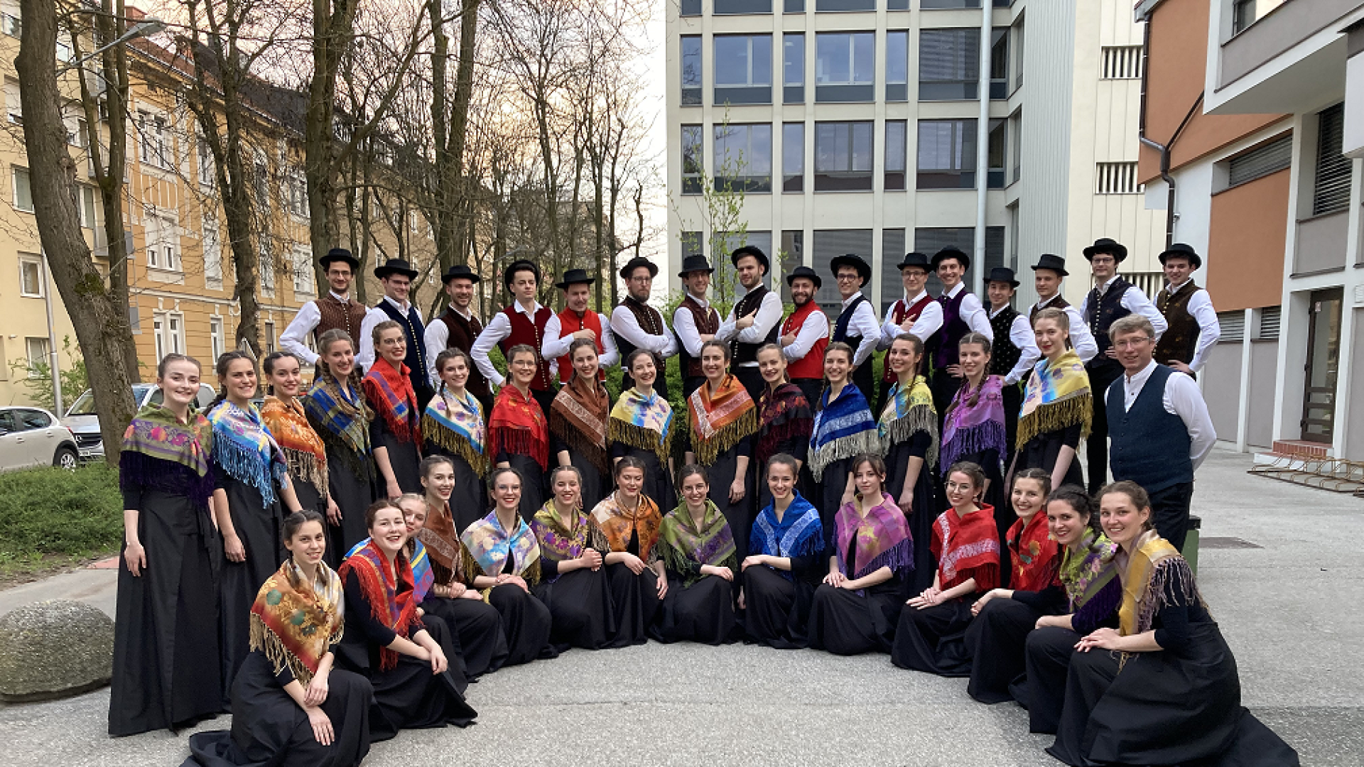 Komorni Zbor Megaron, Ljubljana (Eslovenia) actúa hoy en Pamplona, dentro del ‘XXVIII Ciclo Coral Internacional de Navarra’ organizado por la Federación de Coros de Navarra.