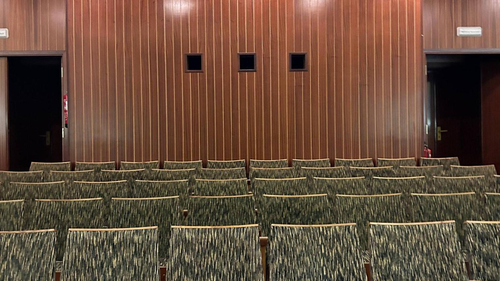 Imagen de las butacas del salón de actos de la Casa de las Mujeres