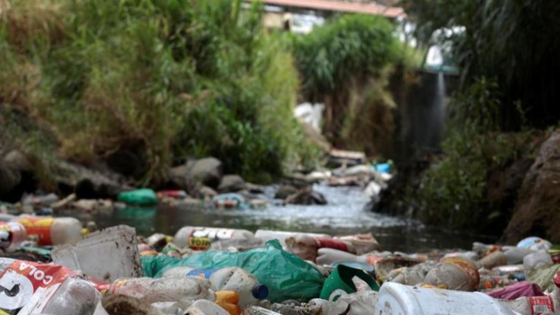 El 90% del plástico terrestre que acaba en el mar procede de las cuencas de diez grandes ríos