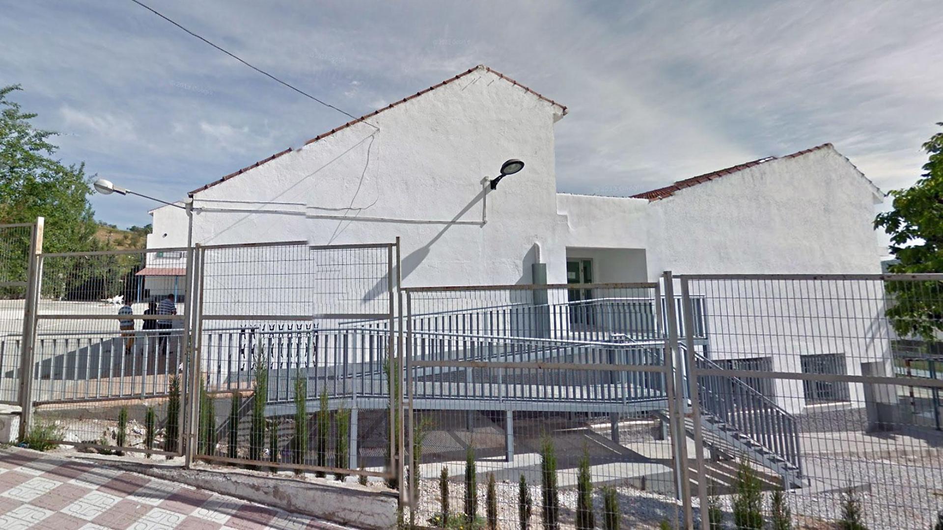 Exterior del instituto de la localidad de Alhama de Granada, donde han ocurrido los hechos