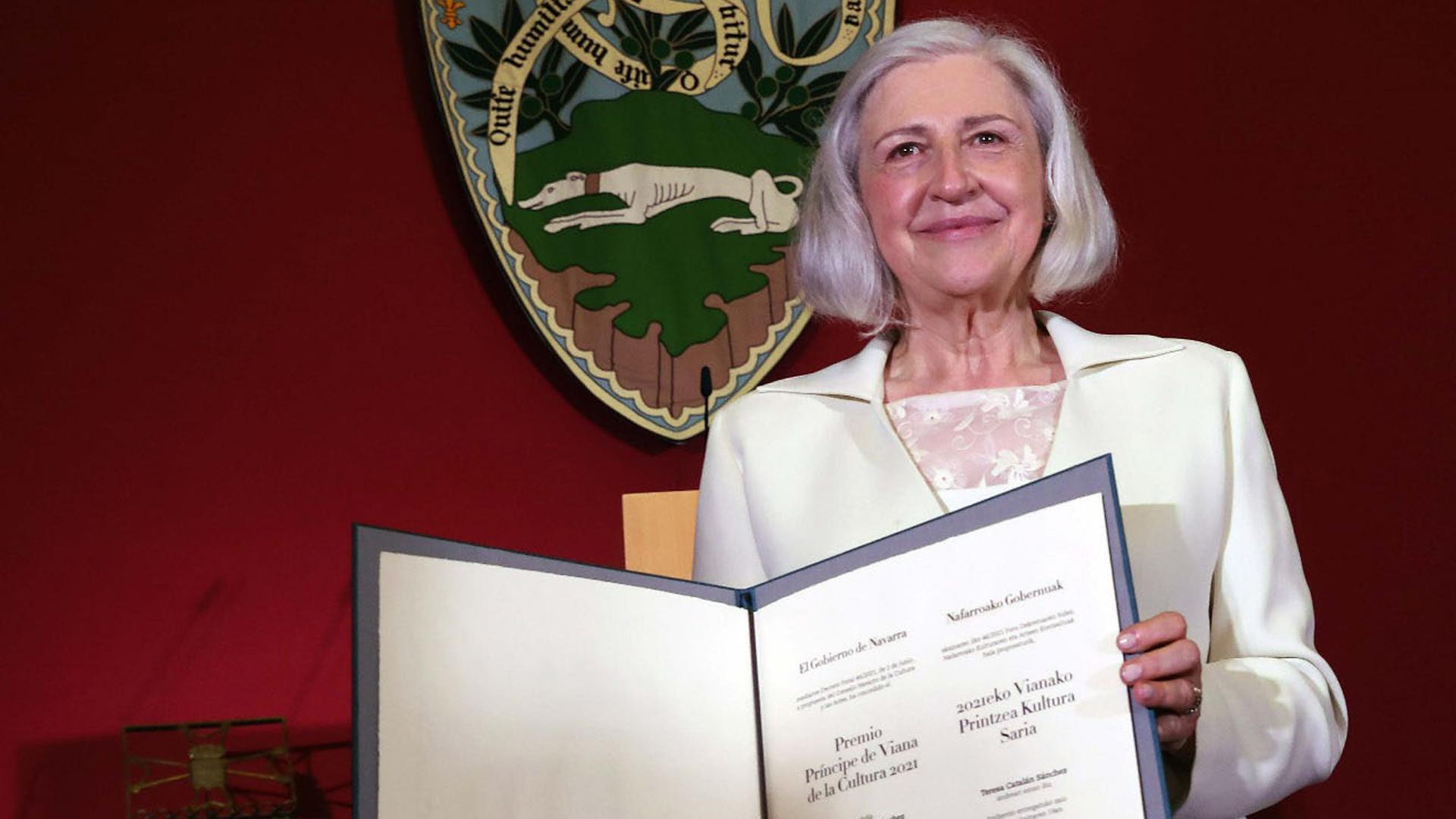 Teresa Catalán cuando recibió el Príncipe de Viana de la Cultura.