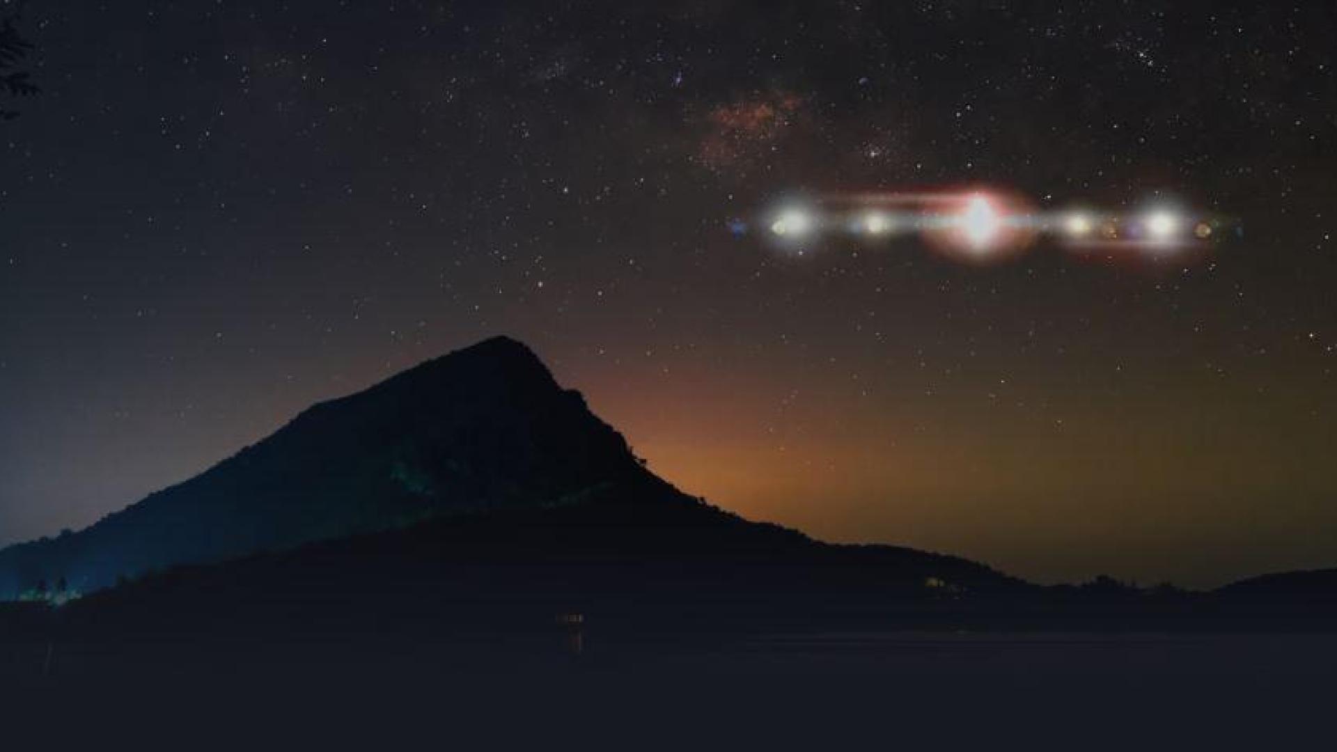 Imagen promocional de la serie documental 'Extraterrestres: ellos están entre nosotros' en el canal de televisión DMAX