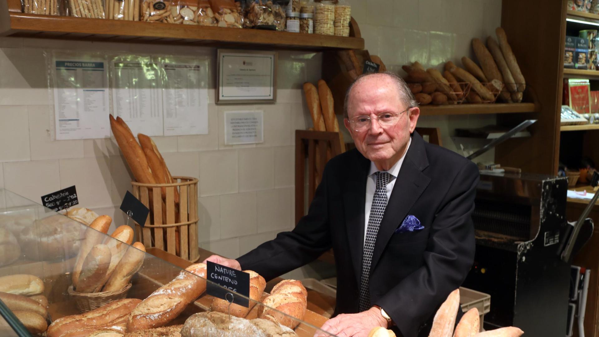 José León Taberna, en el Horno Artesano de la Avenida de Baja Navarra.