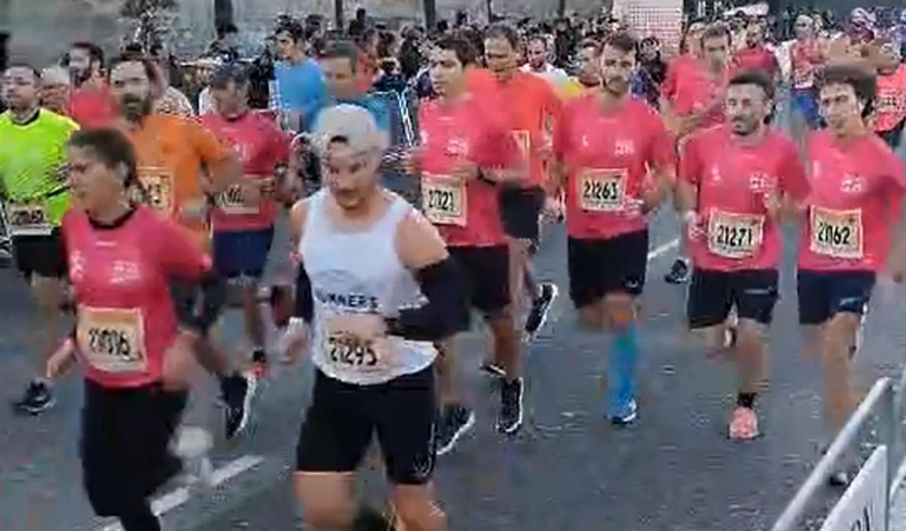 Salida de la prueba de 21 kilómetros de la carrera de Las Murallas de Pamplona