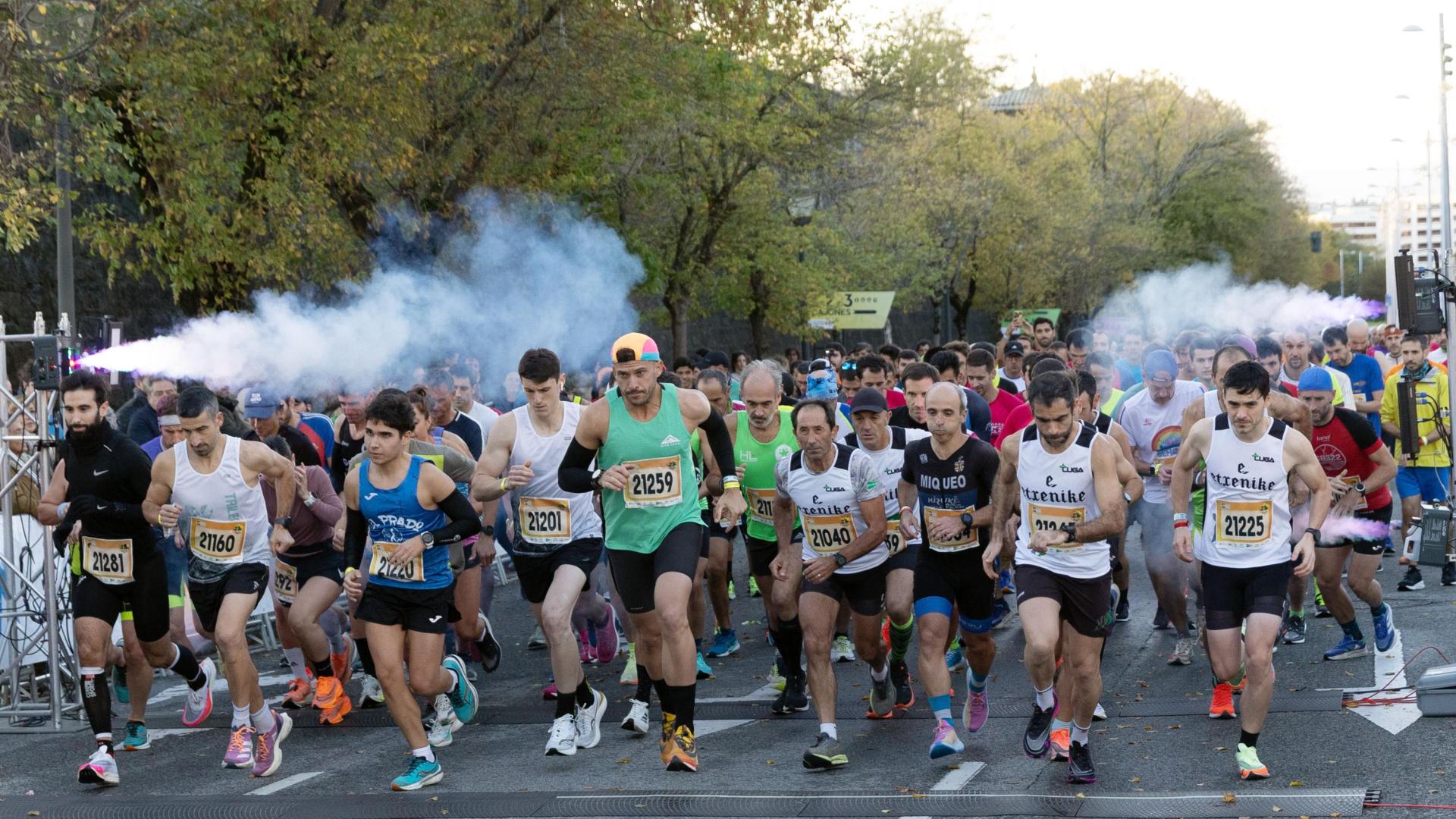Participantes de la prueba de 21 kilómetros en la Carrera de las Murallas.