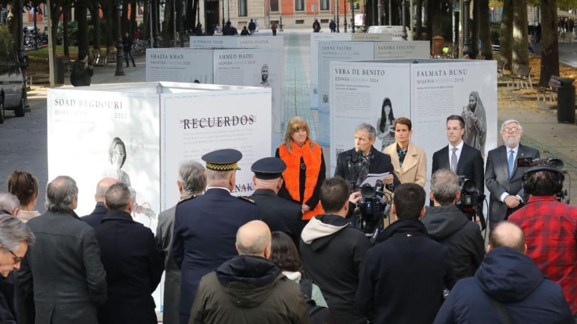 El Paseo de Sarasate se convierte en memoria y recuerdo de la víctimas del terrorismo en el mundo