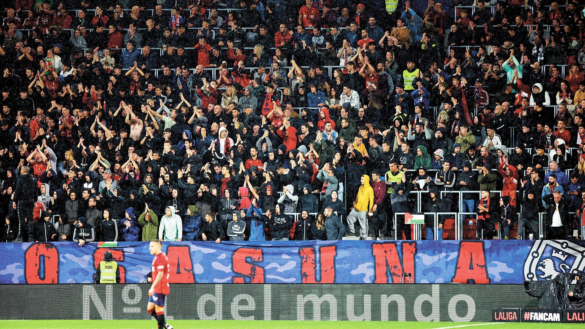 La grada de El Sadar en uno de los últimos partidos