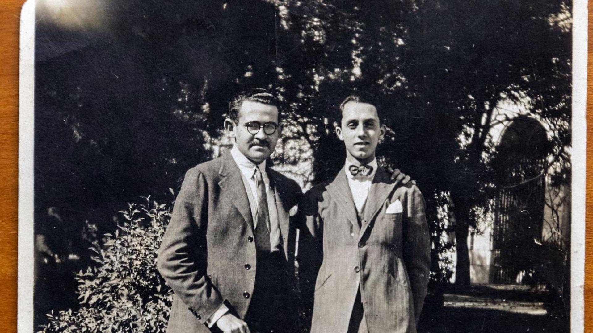 Fernando Remacha (dcha.), junto a Salvador Bacarisse en una fotografía fechada en 1921.