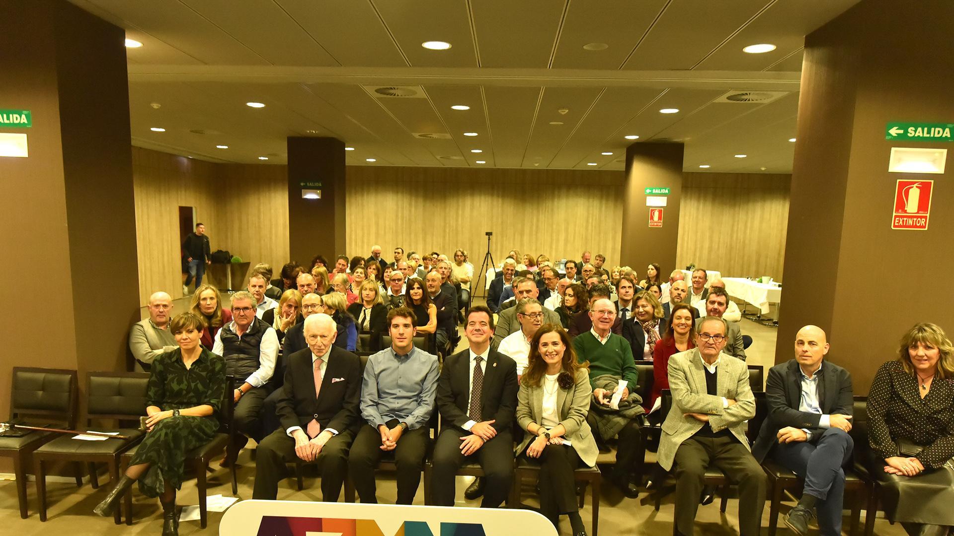 Autoridades y asistentes a a la celebración del 20 aniversario de la Asociación de Empresas de la Zona Media de Navarra