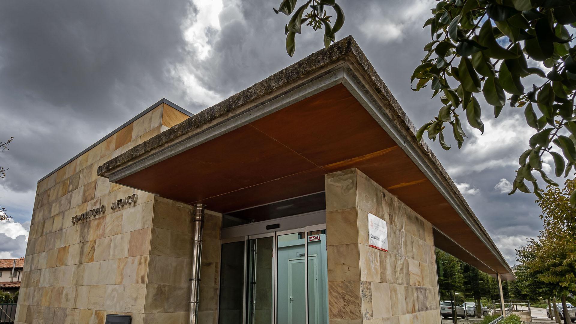 Exterior del consultorio médico de Ayegui
