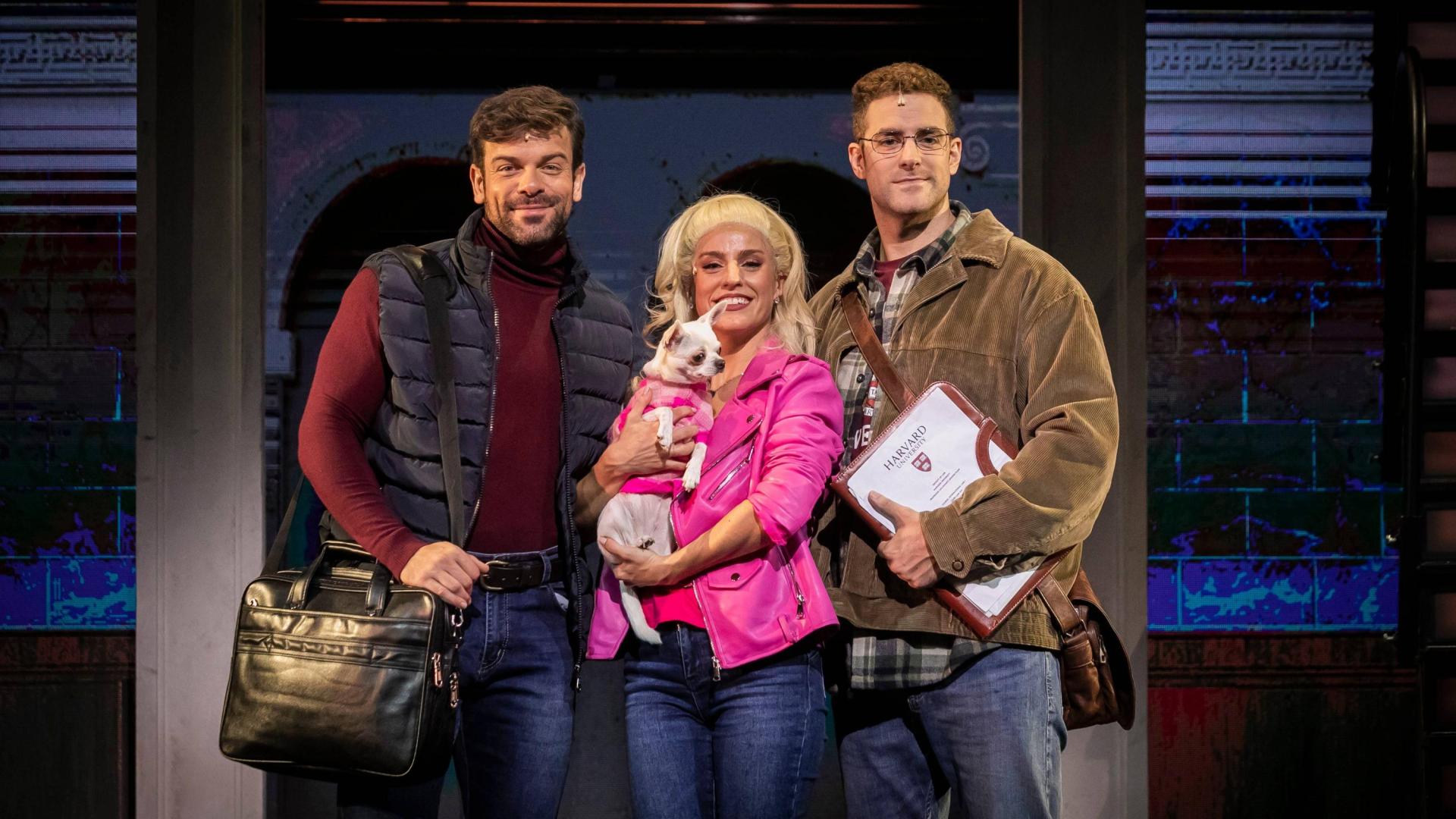 Íñigo Etayo (Emmett), junto a sus compañeros Ricky Merino (Walter) y Lucía Ambrosini (Elle).