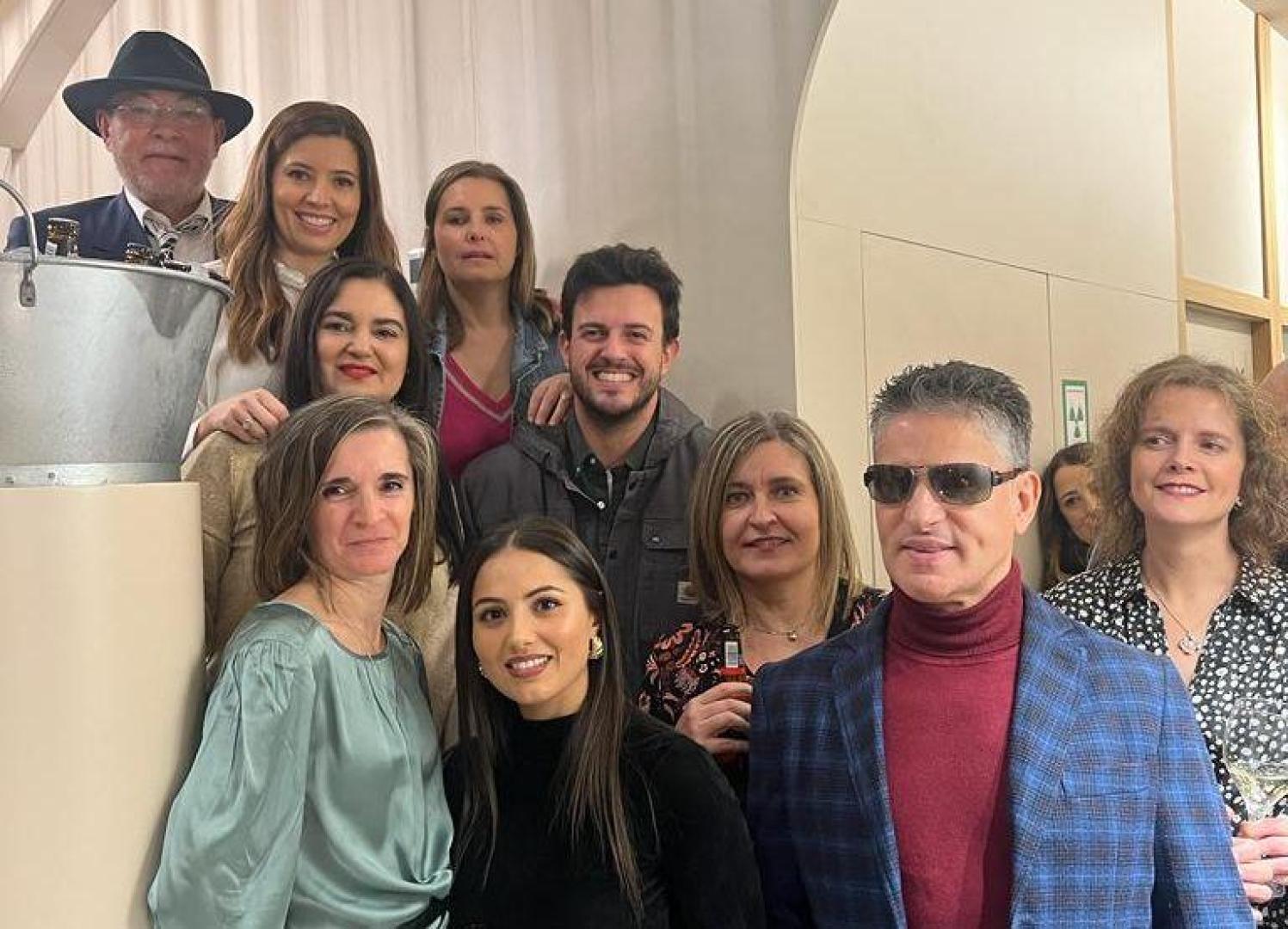 Algunos de los invitados al evento en la clínica Peleato