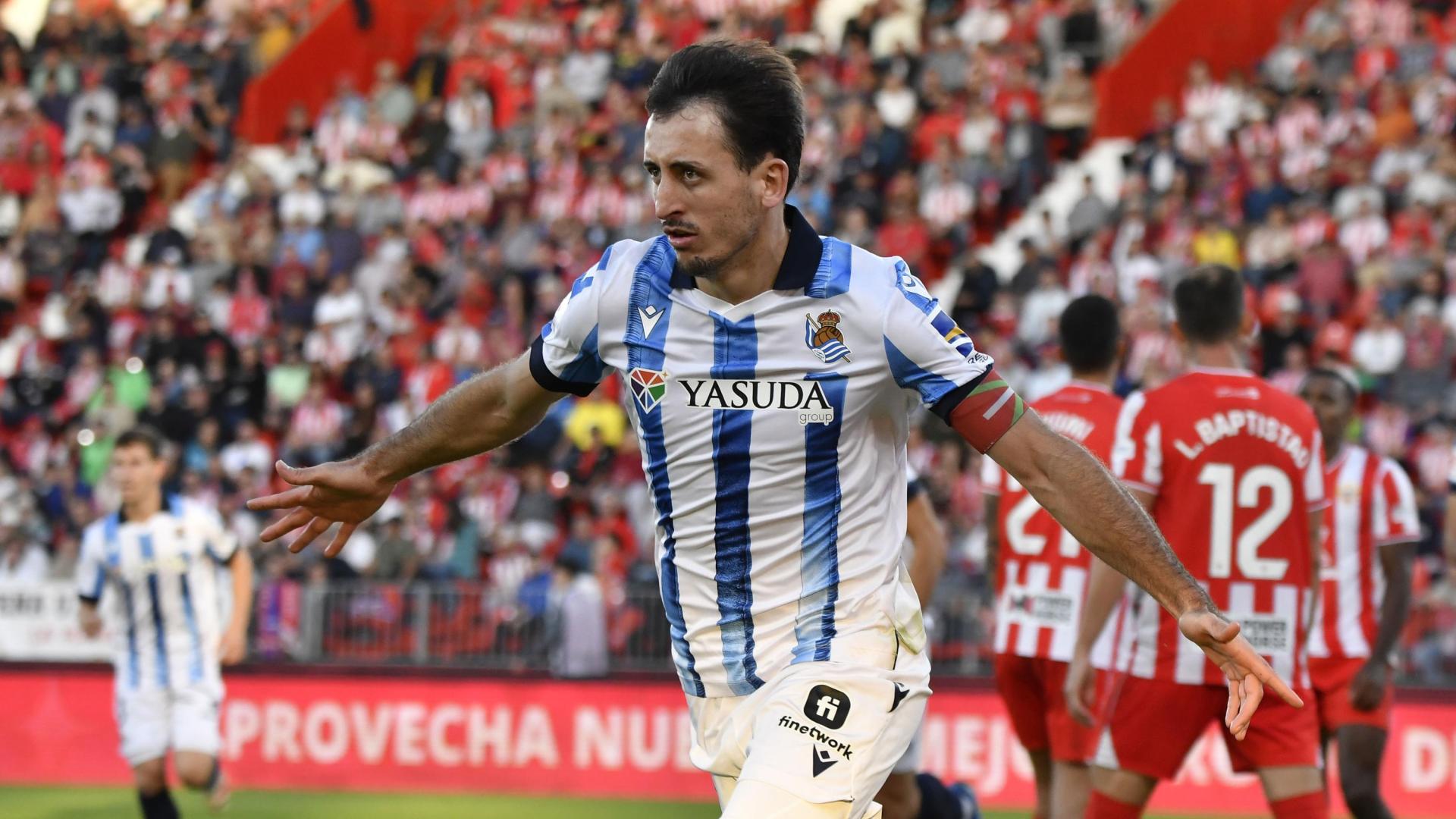 Mikel Oyarzabal celebra el gol anotado ante la U.D Almería