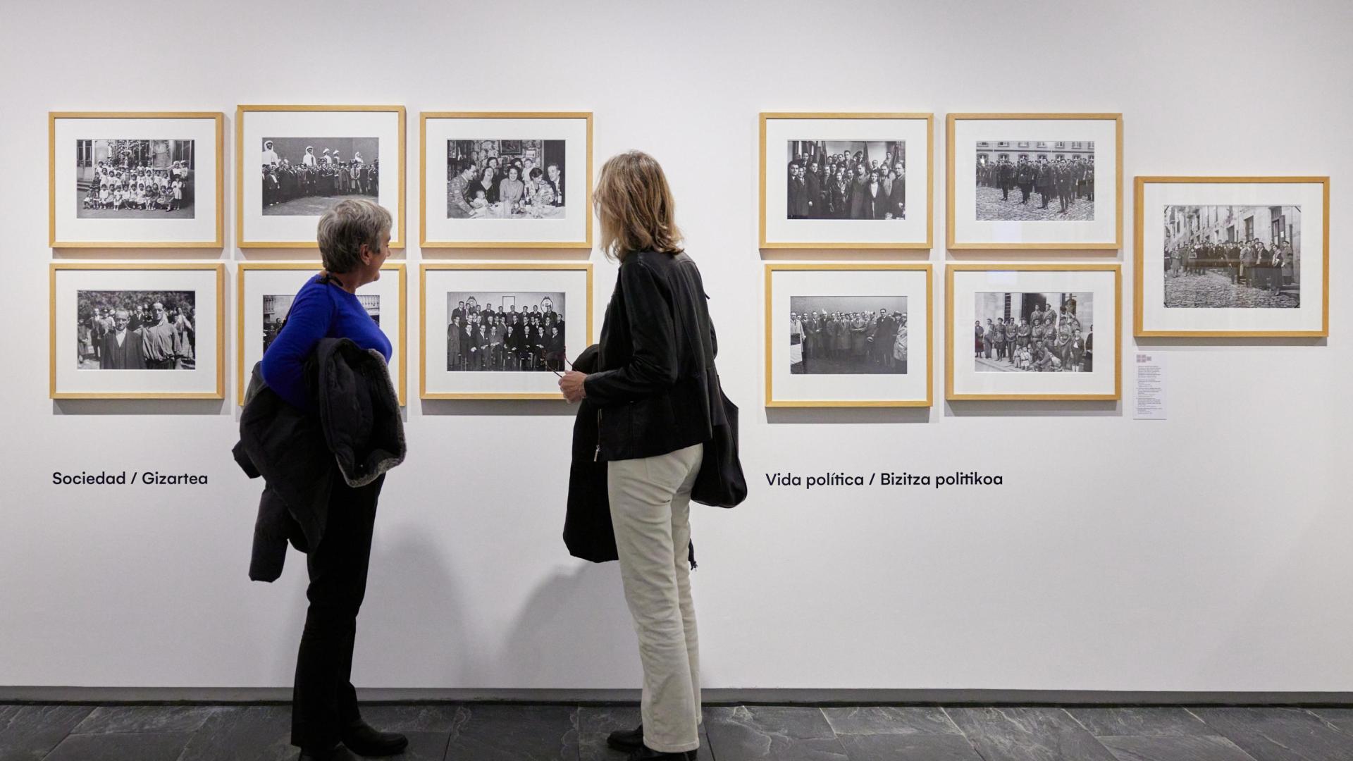 Gerardo Zaragüeta Zabalo reflejó la vida cotidiana en su serie ‘Sociedad’. En ‘Vida política’ mostró sucesos políticos y sociales de la época.