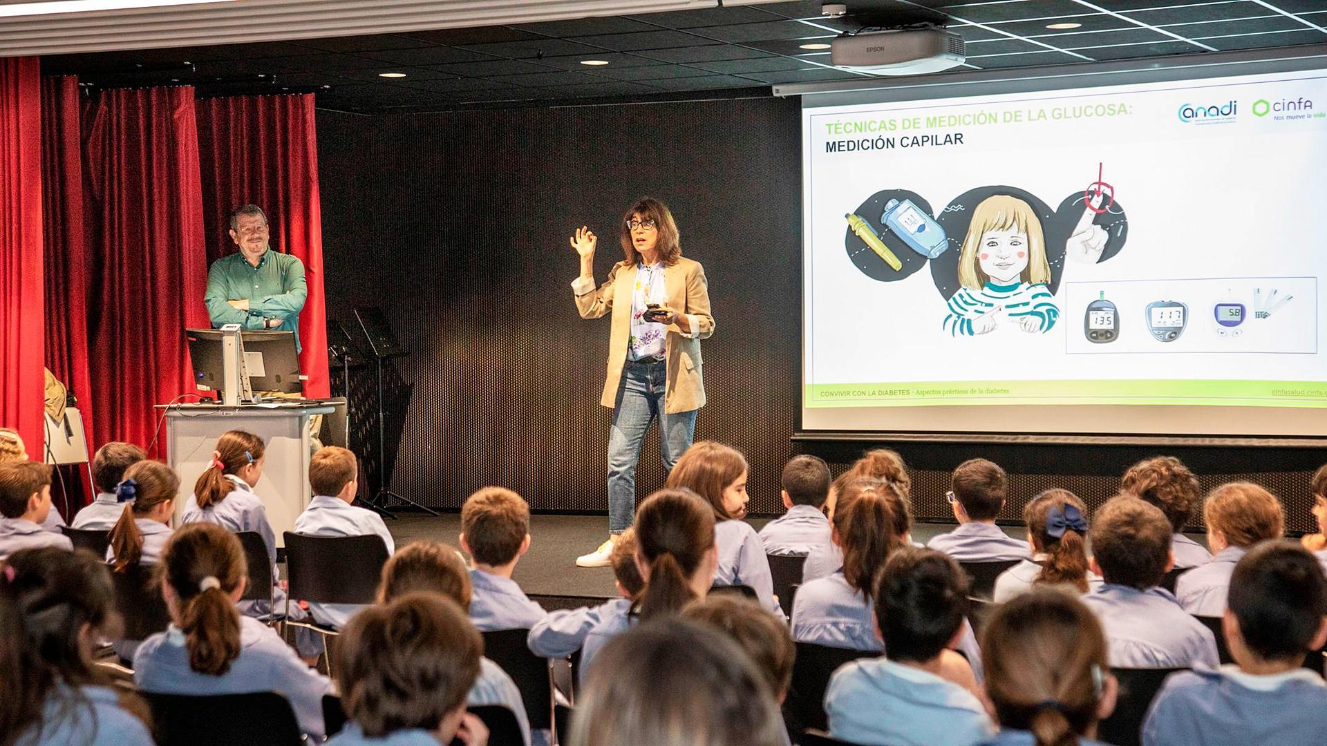 Una charla impartida por Cinfa y Anadi sobre la diabetes en un centro escolar.