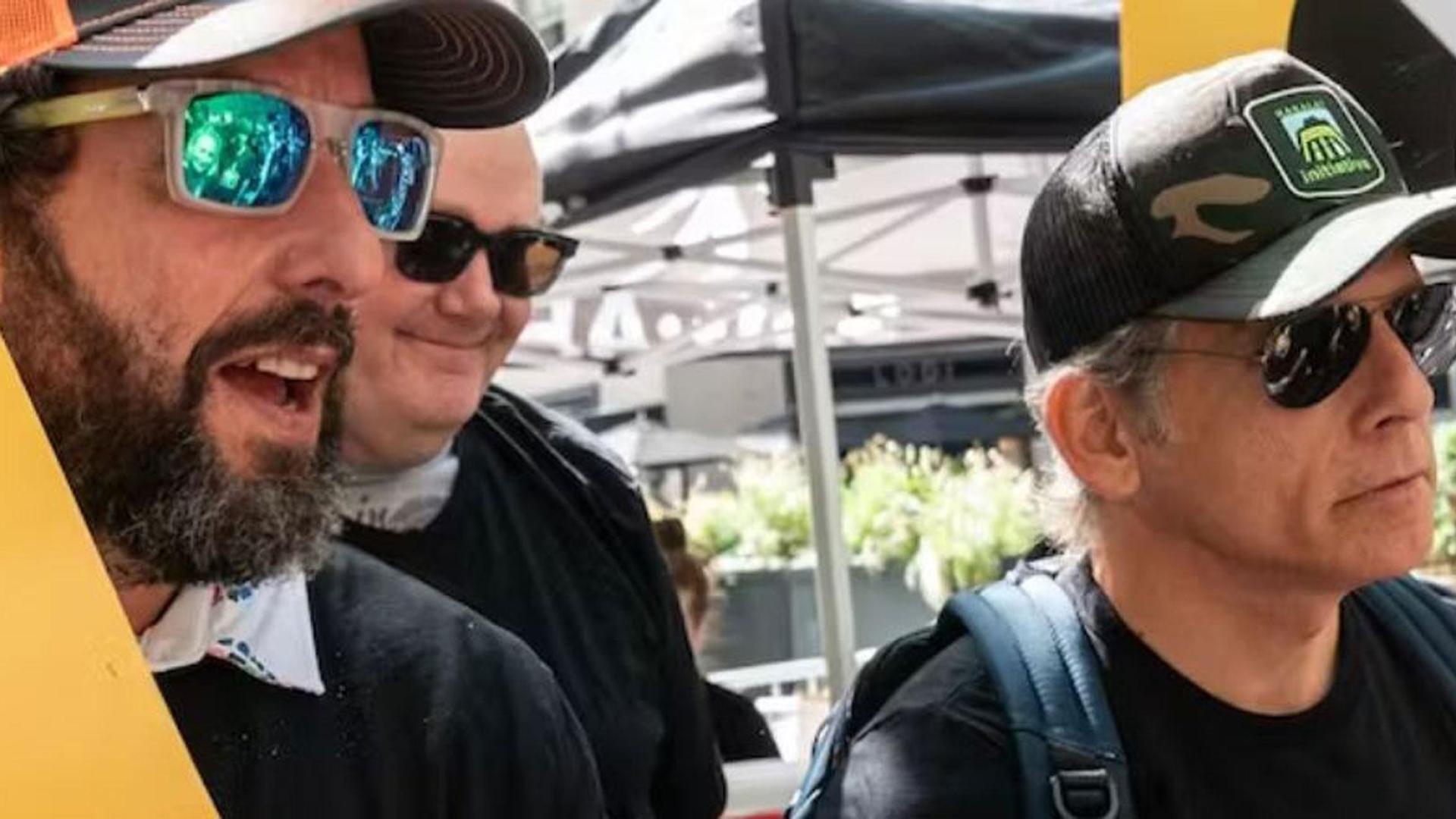 Adam Sandler y Ben Stiller en uno de los piquetes de la huelga de actores en Nueva York.