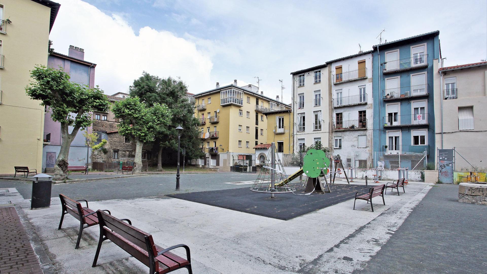 Imagen de la plaza de Santa Anta, situada entre las calles Jarauta y Mayor del Casco Viejo