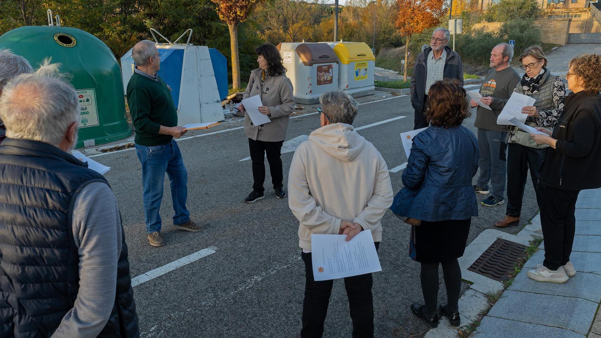 Un momento de la reunión de los vecinos del Puy con la edil Ana Duarte