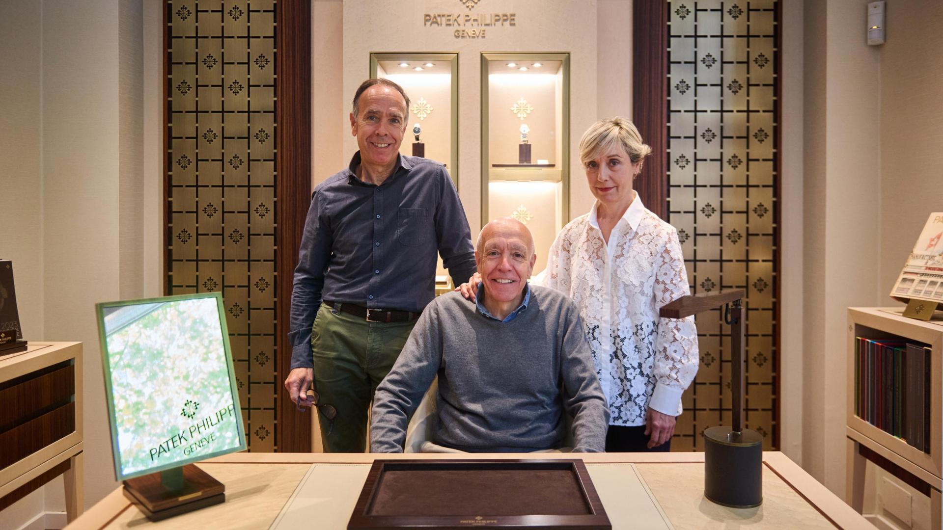 Óskar, Gonzalo y Miki, en la joyería boutique Montiel, de la avenida Carlos III